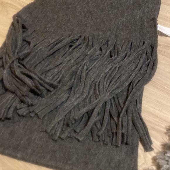 BNWT Lucky Brand big scarf. Super soft. Dark grey. - Picture 5 of 8
